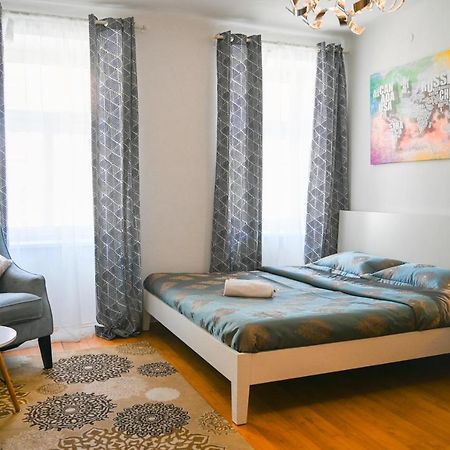Backpacker Apartment Bahnhof Wenen Buitenkant foto