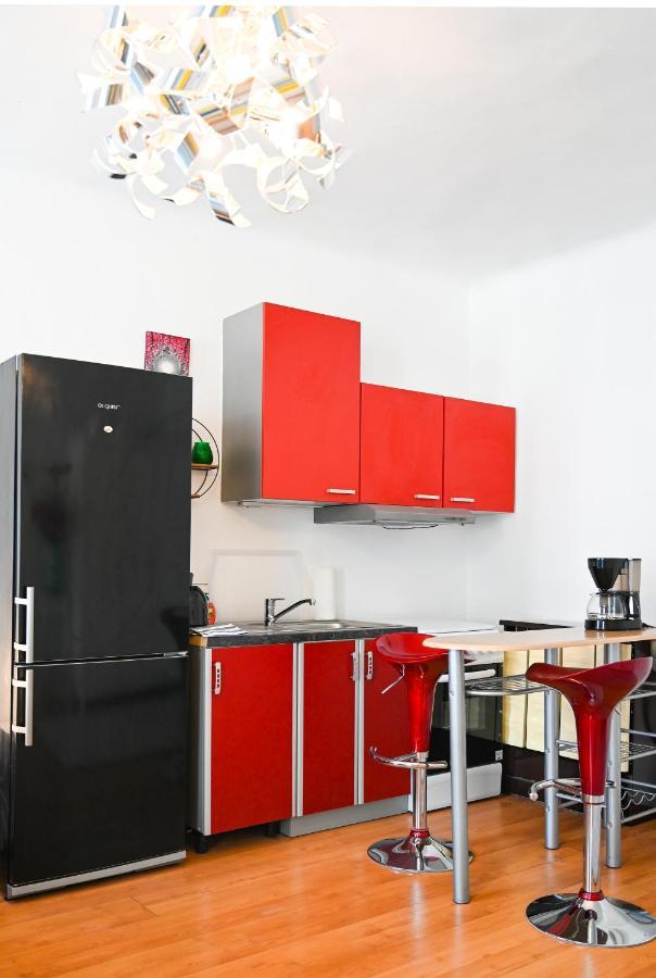 Backpacker Apartment Bahnhof Wenen Buitenkant foto