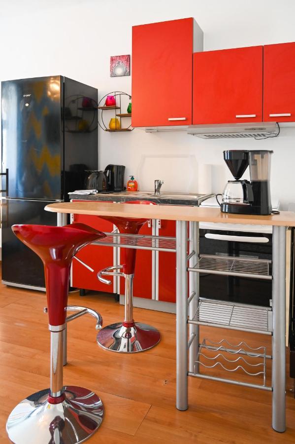 Backpacker Apartment Bahnhof Wenen Buitenkant foto
